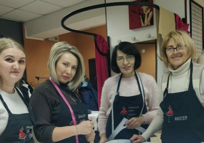 Dorcas Ukraine - Photographer Valeria Zavada - Tetiana with coursemates_2